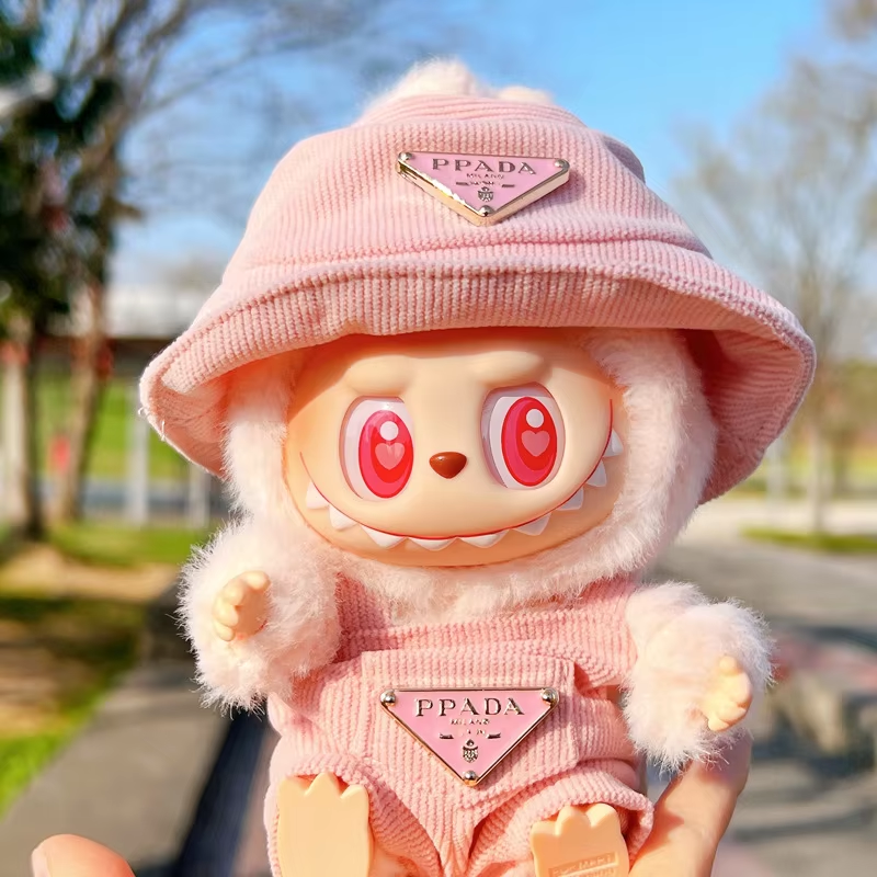 Outfit Prada x Labubu | Rosa